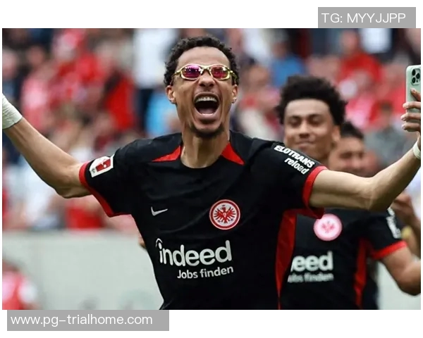 欧冠激战曼联与拜仁2比2平局逆转时刻点燃全场激情与十大精彩进球回顾