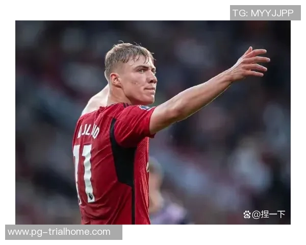 欧联杯激战：拜仁逆转那不勒斯红牌争议引发全场热议